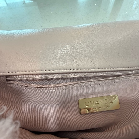 Chanel 19 Shearling Sheepskin light pink - Picture 9 of 11